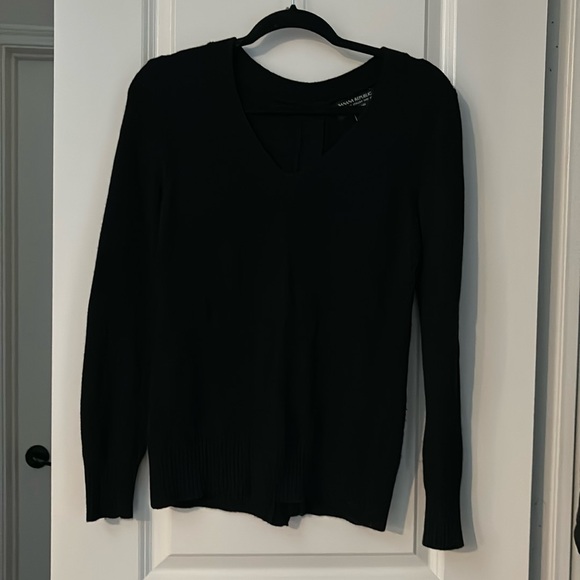 Banana Republic Sweaters - Banana Republic sweater, buttons down the back